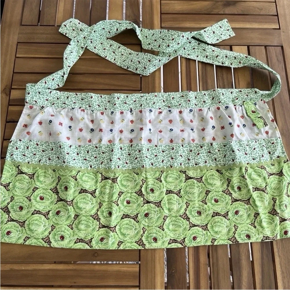 Ladybug Floral Cabbage Waist Apron Retro 50s 60s Style Yellow Green Pockets